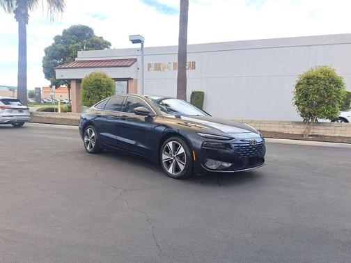 Mythos Black Metallic 2025 Audi A6 e-tron Premium Plus