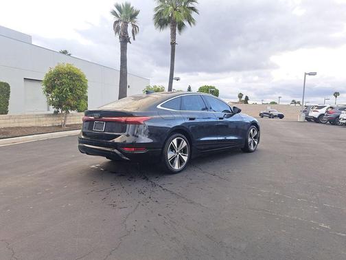 Mythos Black Metallic 2025 Audi A6 e-tron Premium Plus