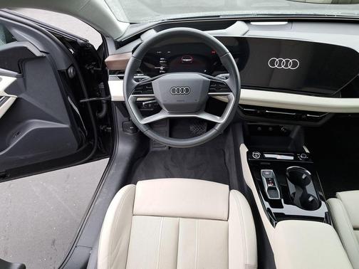 Mythos Black Metallic 2025 Audi A6 e-tron Premium Plus