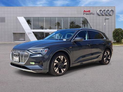 Manhattan Gray Metallic 2023 Audi e-tron Premium Plus quattro