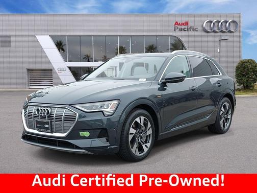Manhattan Gray Metallic 2023 Audi e-tron Premium Plus quattro