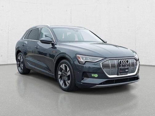 Manhattan Gray Metallic 2023 Audi e-tron Premium Plus quattro