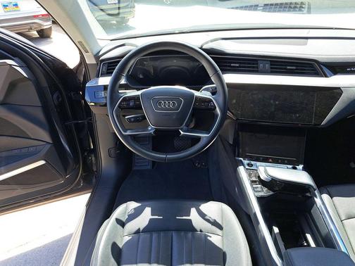 Manhattan Gray Metallic 2023 Audi e-tron Premium Plus quattro