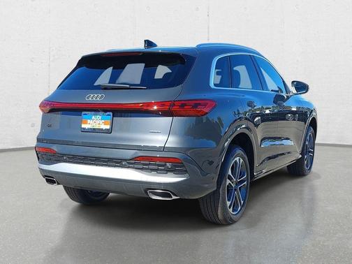 Tambora Gray Metallic 2026 Audi Q5 Premium TFSI quattro S tronic