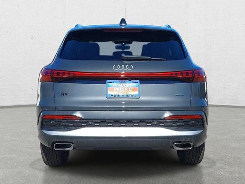 Tambora Gray Metallic 2026 Audi Q5 Premium TFSI quattro S tronic