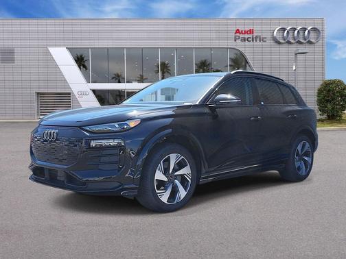 Mythos Black Metallic 2025 Audi Q6 e-tron Premium quattro