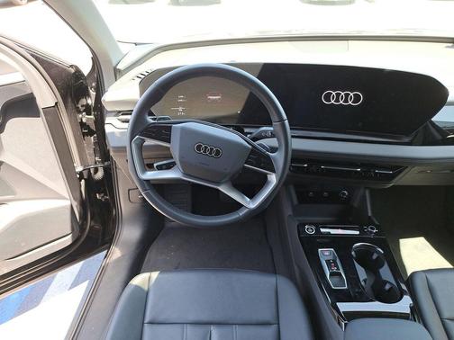 Mythos Black Metallic 2025 Audi Q6 e-tron Premium quattro