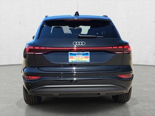 2025 Audi Q6 e-tron Premium Plus