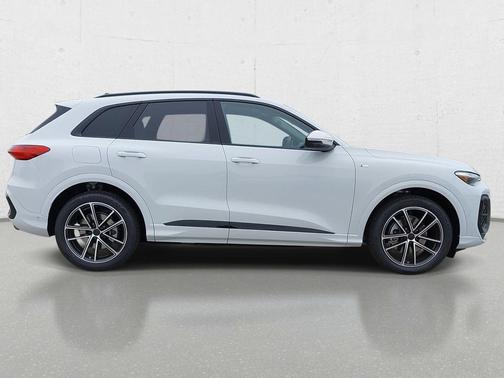 Glacier White Metallic 2026 Audi Q5 Prestige TFSI quattro S tronic