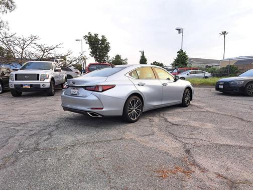 2023 Lexus ES 350 Base