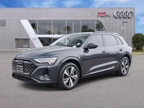 Manhattan Gray Metallic 2024 Audi Q8 e-tron Premium