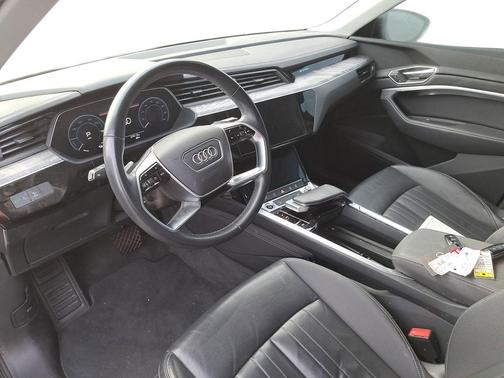 2024 Audi Q8 e-tron Premium