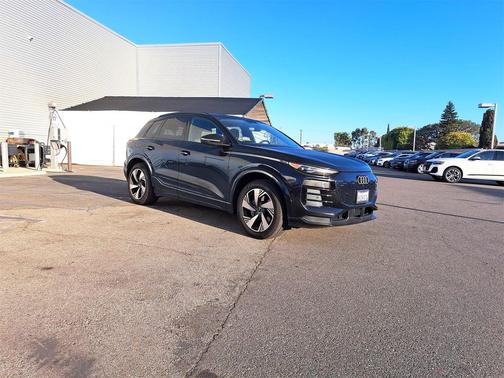 2025 Audi Q6 e-tron Premium quattro