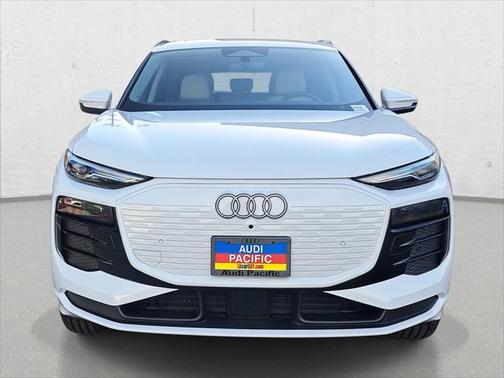 2025 Audi Q6 e-tron Premium quattro