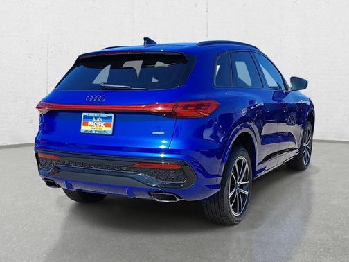 Ultra Blue Metallic 2026 Audi Q5 Premium Plus TFSI quattro S tronic