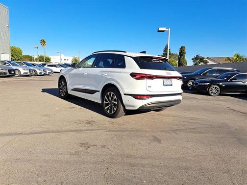 2025 Audi Q6 e-tron Premium quattro