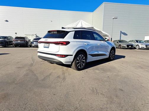 2025 Audi Q6 e-tron Premium quattro