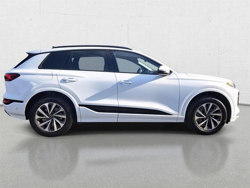 2025 Audi Q6 e-tron Premium quattro