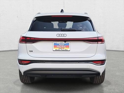 2025 Audi Q6 e-tron Premium quattro