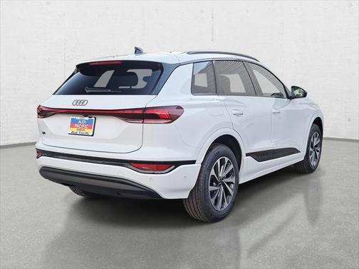 2025 Audi Q6 e-tron Premium quattro