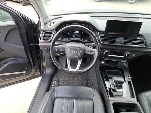 2022 Audi Q5 45 S line Premium Plus