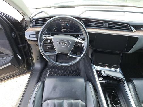 2019 Audi e-tron Premium Plus