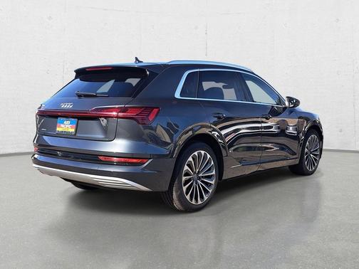 2019 Audi e-tron Premium Plus