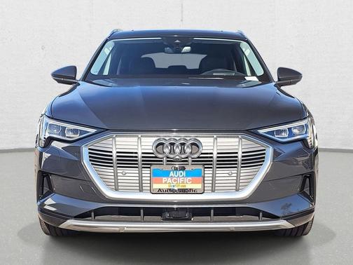 2019 Audi e-tron Premium Plus