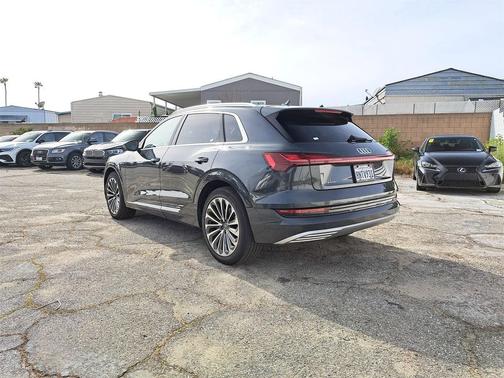 2019 Audi e-tron Premium Plus