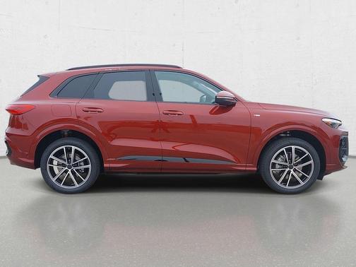 Grenadine Red Metallic 2026 Audi Q5 Premium Plus TFSI quattro S tronic