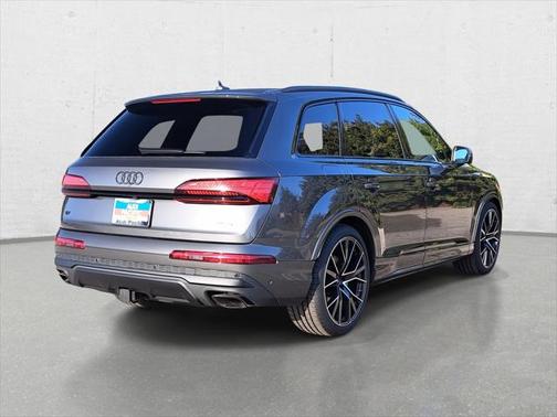 2025 Audi Q7 55 Premium Plus