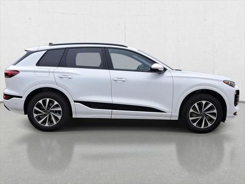 2025 Audi Q6 e-tron Premium Plus quattro