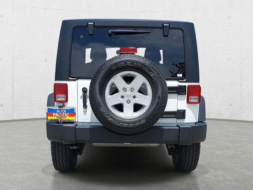 Bright White Clearcoat 2017 Jeep Wrangler Sport
