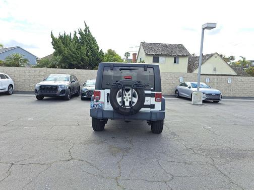 Bright White Clearcoat 2017 Jeep Wrangler Sport