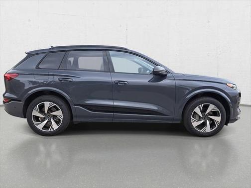 2025 Audi Q6 e-tron Premium quattro