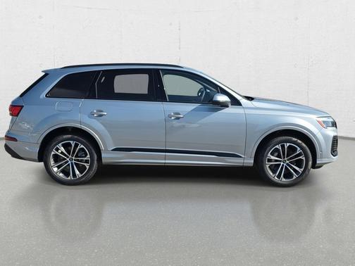2026 Audi Q7 45 Premium Plus