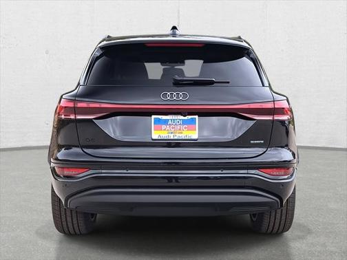 2025 Audi Q6 e-tron Premium Plus quattro