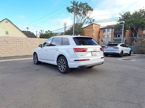 2019 Audi Q7 45 Premium Plus