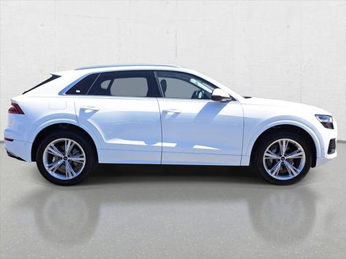 2022 Audi Q8 55 Premium Plus