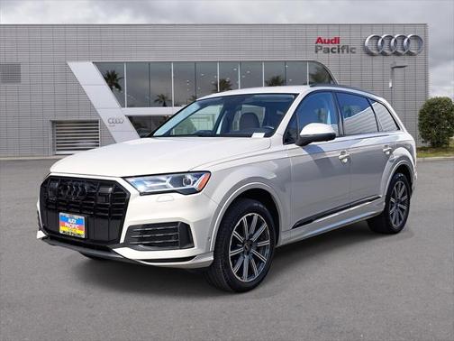 2022 Audi Q7 45 Premium Plus