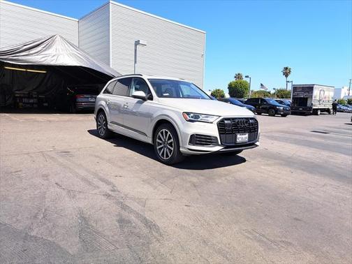 2022 Audi Q7 45 Premium Plus