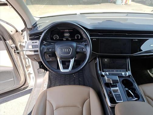 2022 Audi Q7 45 Premium Plus