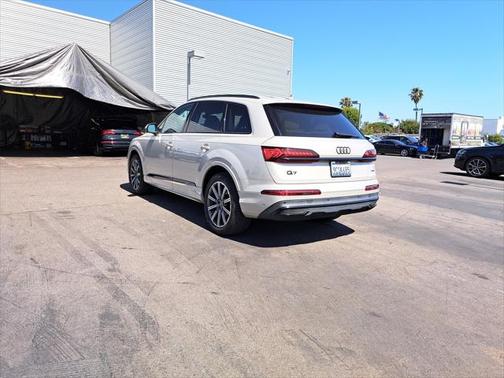 2022 Audi Q7 45 Premium Plus