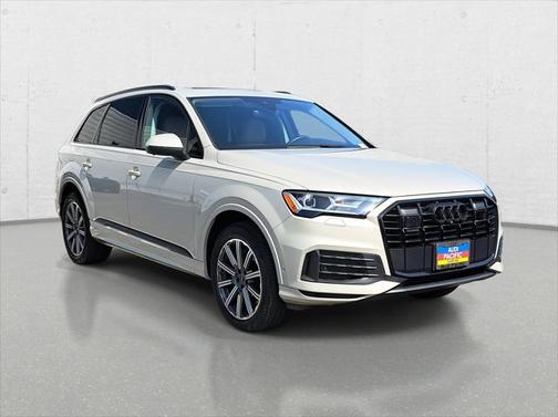 2022 Audi Q7 45 Premium Plus