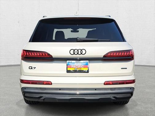 2022 Audi Q7 45 Premium Plus