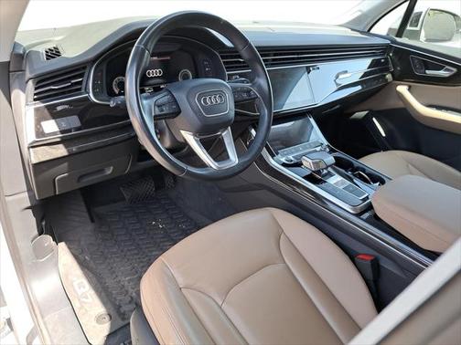2022 Audi Q7 45 Premium Plus