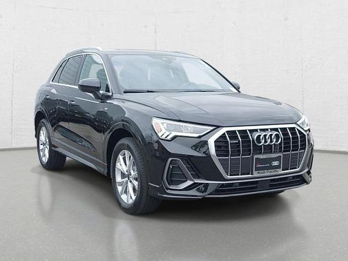 Mythos Black Metallic 2025 Audi Q3 Premium 45 TFSI S line quattro Tiptronic