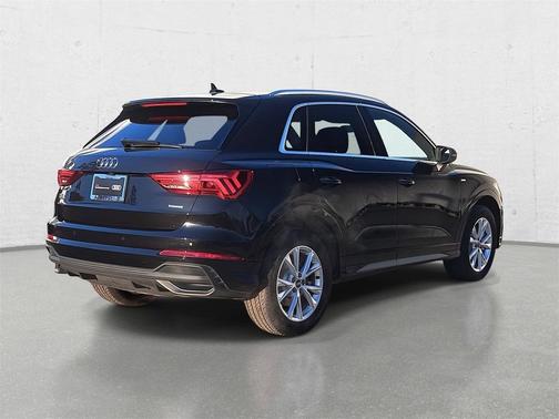 2025 Audi Q3 Premium 45 TFSI S line quattro Tiptronic