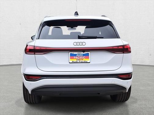 2025 Audi Q6 e-tron Premium Plus quattro