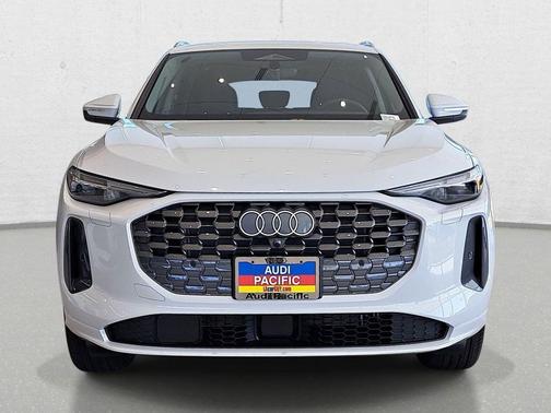 Glacier White Metallic 2026 Audi Q5 Premium Plus TFSI quattro S tronic